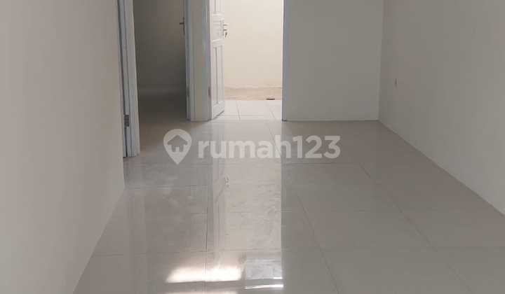 Dijual Murah Rumah Siap Huni 2 Kamar Tidur SHM Strategis Bebas Banjir Dekat Pintu Tol Desari di Sawangan Depok 2