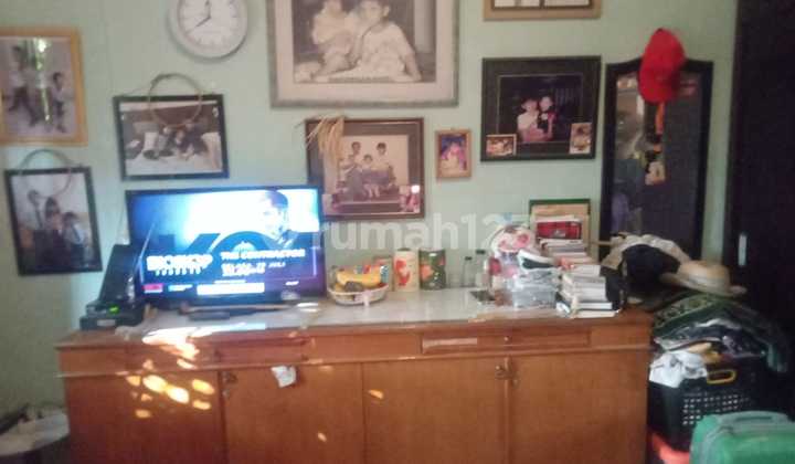 Modern Minimalist Style Ready-to-Live House Near MRT Lebak Bulus Station in Rengas, South Tangerang 2