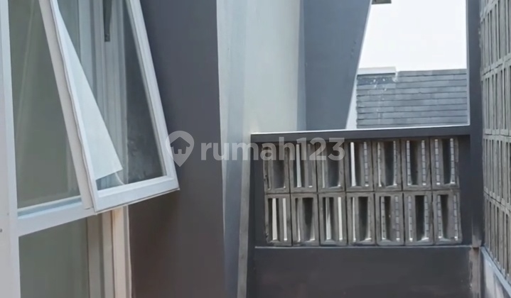 Rumah 3 Lantai Nempel Mrt Di Cirendeu Tangerang Selatan Rumah 3 Lantai Nempel Mrt Di Cirendeu Tangerang Selatan