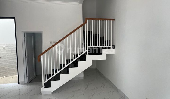 Rumah Mewah 2 Lantai Dijual Murah Bebas Banjir Strategis Dekat Pintu Tol Kukusan di Tanah Baru Beji Depok