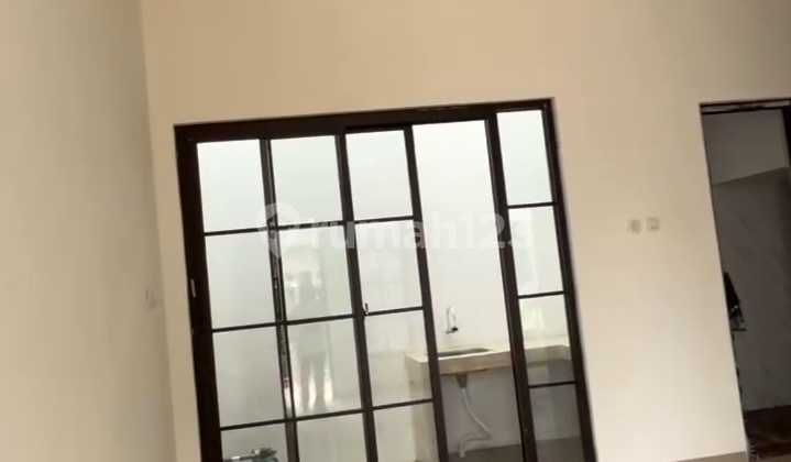 Dijual Murah Rumah 2 Lantai Dekat Kampus Umpam Pamulang Tangerang Selatan  2