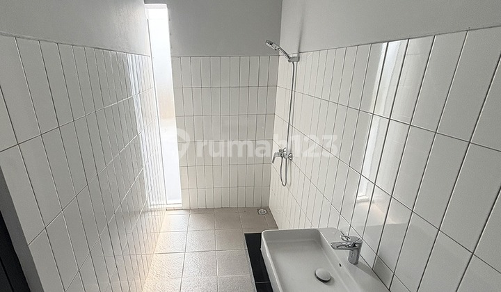 Rumah Sultan Siap Huni 2 Lantai Bebas Banjir Dekat Stasiun Krl Pondok Ranji Di Tangerang Selatan 