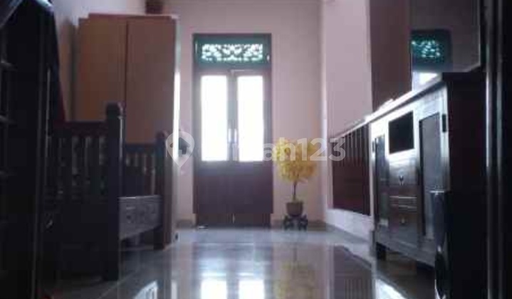 2.5-Story House with Classic American Style Rooftop, Flood-Free, Near MRT Lebak Bulus Station in East Ciputat 2