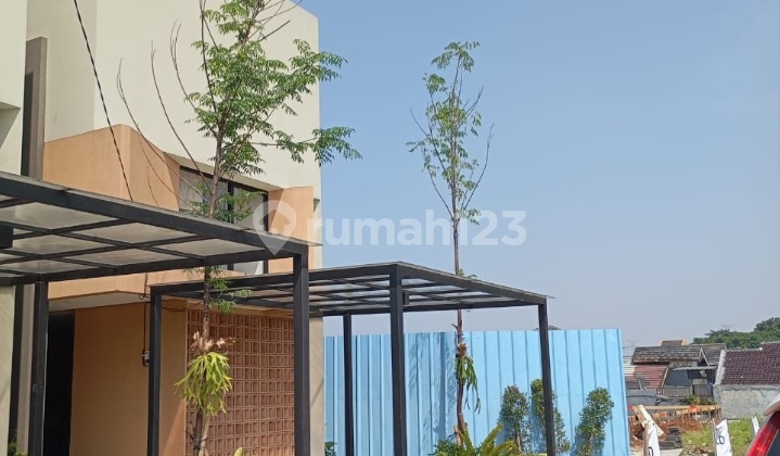 Dijual Rumah Bergaya Moderen 2 Lantai Bebas Banjir Dekat Pintu Tol Desari Di Limo Depok 