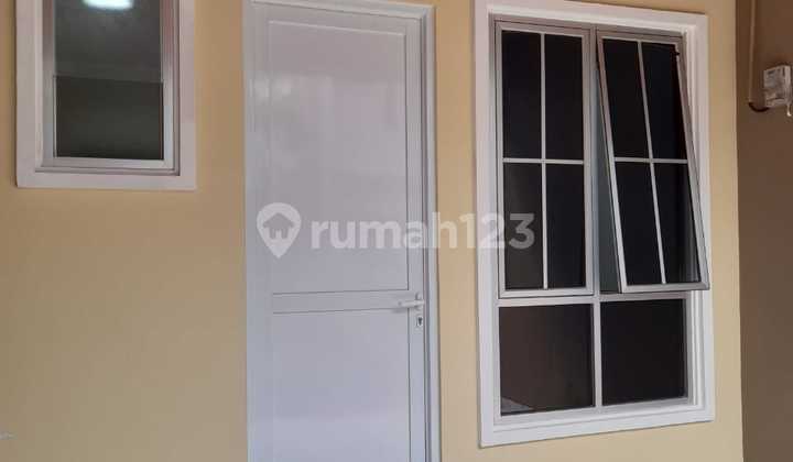 Rumah Bergaya Minimalis Moderen Strategis Bebas Banjir Dekat Stasiun Krl Depok Baru Di Beji Depok 