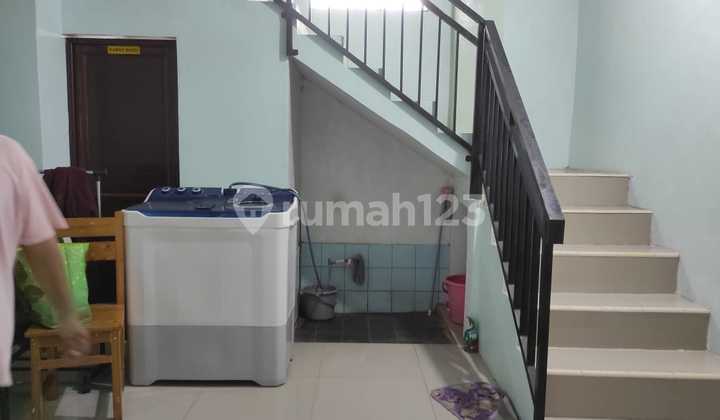 Dijual Murah Rumah 2 Lantai Dilengkapi Aula Strategis Bebas Banjir Dekat Pusat Perbelanjaan dan Kampus di Pamulang Tangerang Selatan