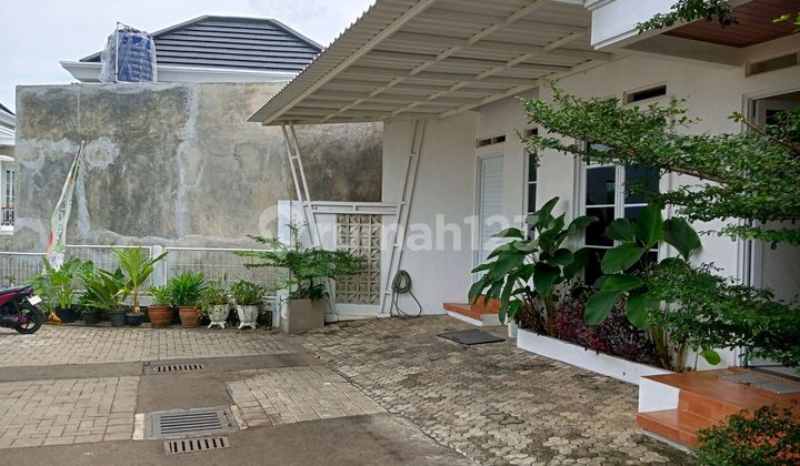 American Classic House Near UI Depok Campus in Beji Depok 2