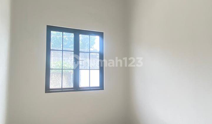 Rumah Siap Huni Bergaya Eropa Strategis Bebas Banjir Dekat Halte Busway Trans Jakarta Di Bedahan Depok 