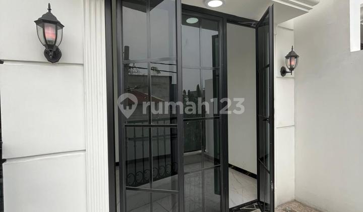 Rumah Ala American Clasik 2 Lantai Shm Di Pancoran Mas Depok