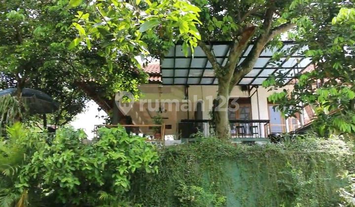 Asri Villa for Sale, Ideal for Villa Rental Business, Fully Furnished, Strategically Located Near Tourist Areas in Parung, Bogor.