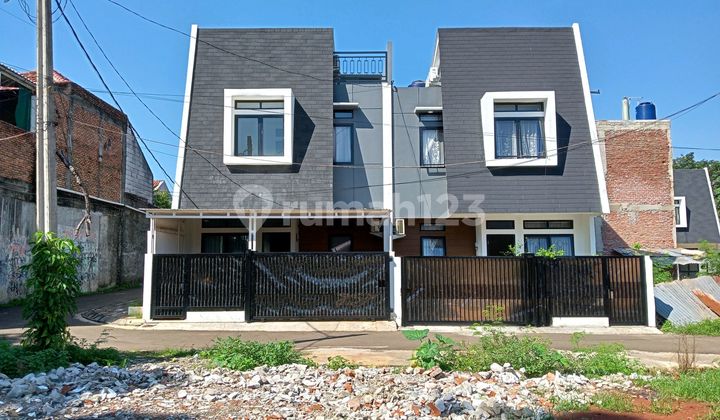 2-Story Flood-Free House Near Mrt Station in Ciputat South Tangerang 2-Story Flood-Free House Near Mrt Station in Ciputat South Tangerang