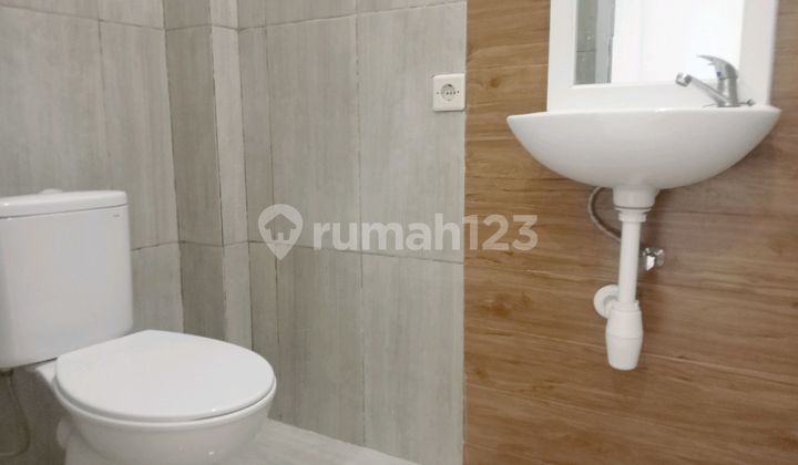 Rumah Dijual 2,5 Lantai Rooftop Bebas Banjir Dekat Kampus Uin Jakarta Di Ciputat Tangerang Selatan Rumah Dijual 2,5 Lantai Rooftop Bebas Banjir Dekat Kampus Uin Jakarta Di Ciputat Tangerang Selatan