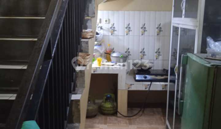 Rumah 2 Lantai 4 Kamar Tidur Bebas Banjir Strategis Sertifikat SHM Dekat Pintu Tol Stasiun MRT di Rempoa Tangerang Selatan 2