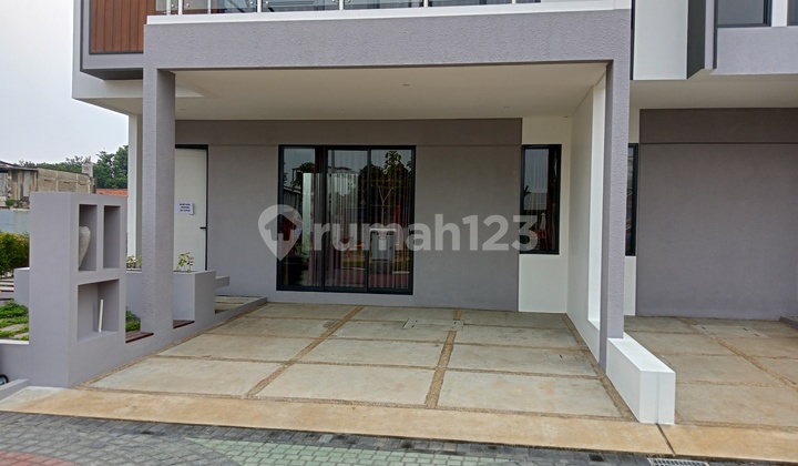 Rumah Mewah Dijual Siap Huni 2 Lantai Bebas Banjir Dekat Stasiun Mrt Lebak Bulus Di Ciputat Timur Tangerang Selatan  2