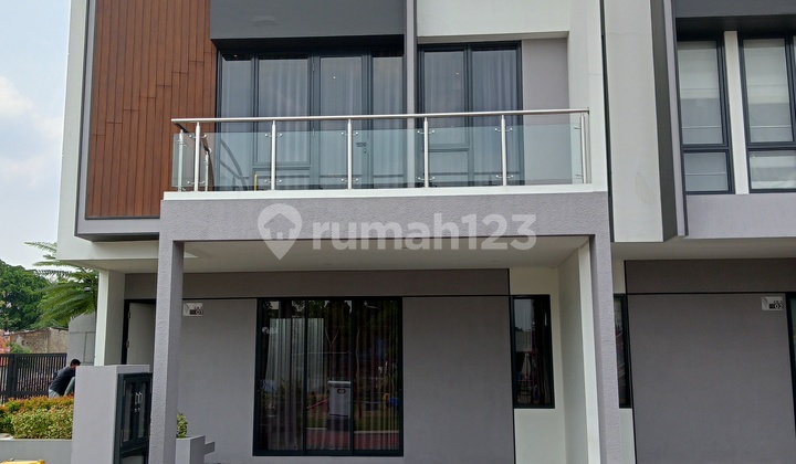 Rumah Mewah Hook 2 Lantai Strategis Dekat Stasiun Mrt Lebak Bulus Di Tangerang Selatan 