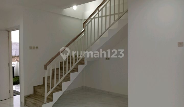Rumah Dijual Bergaya Scandinavian 2,5 Lantai Rooftop Bebas Banjir Dekat Stasiun Mrt Lebak Bulus Di Ciputat Tangerang Selatan