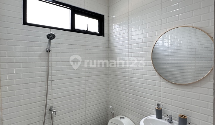 Dijual Rumah Bergaya Scandinavian 2 Carport Bebas Banjir Di Sasak Panjang Bogor