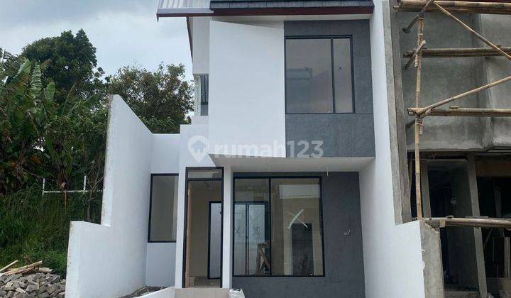 Dijual rumah 2 lantai gaya villa di ciwaruga sayap Gegerkalong  1