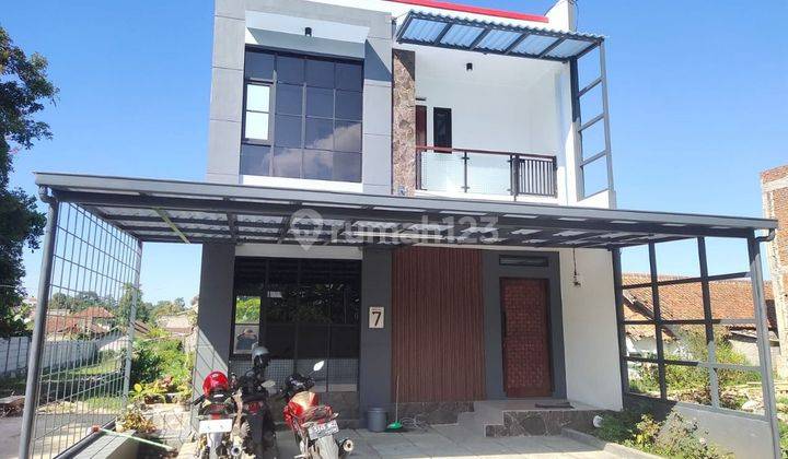 Dijual rumah villa 2 lantai murah di Cisarua Lembang  1