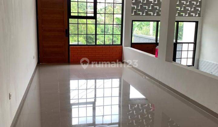 Dijual rumah 2 lantai siap huni di cihanjuang dkt cimahi  2