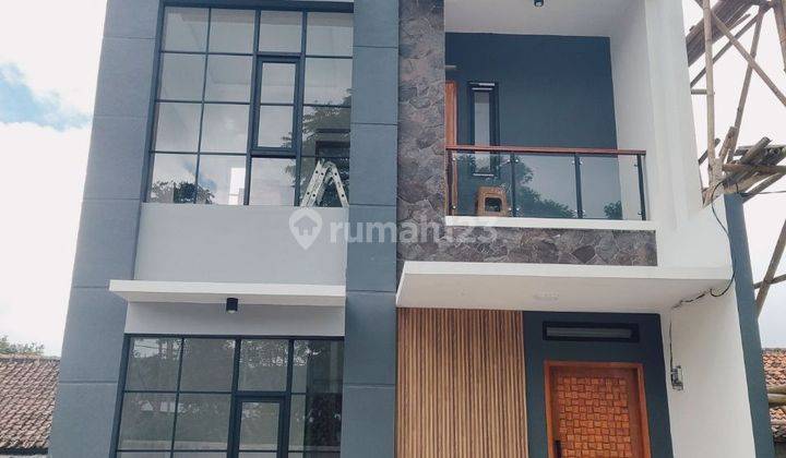 Dijual rumah 2 Lantai SHM KPR DP 0 persen di Cisarua Lembang 