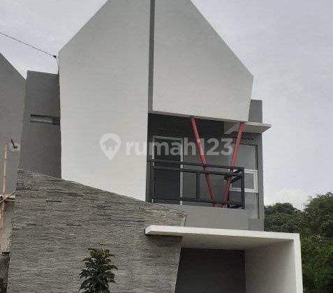 Dijual rumah 2 lantai cluster one gate SHM di jatihandap padasuka 2