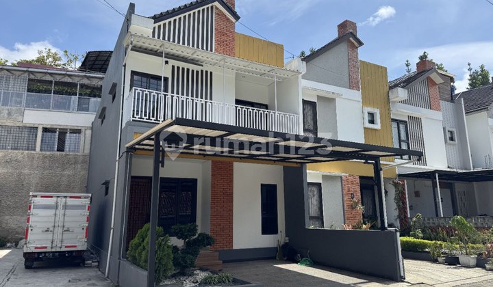 Rumah 2 Lantai Siap Huni SHM di Cihanjuang Dkt ke Cimahi