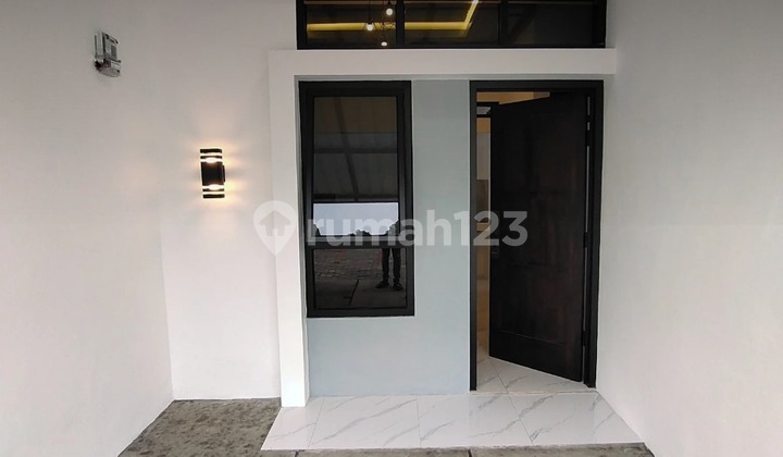 Ready-To-Occupy House with SHM in Cipageran, Cimahi City 2