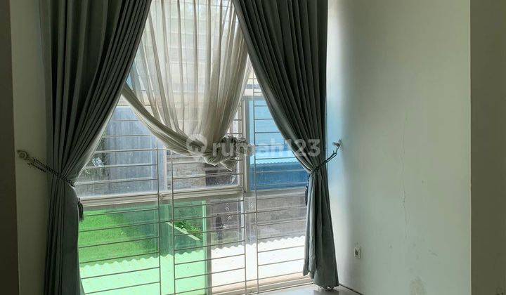  Rumah Unfurnished Bagus HGB - Hak Guna Bangun di Royal Residence , Wiyung 1