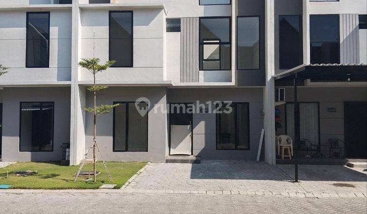  Rumah Unfurnished Baru Eastern Park , HGB - Hak Guna Bangun di Keputih Sukolilo, Keputih 1