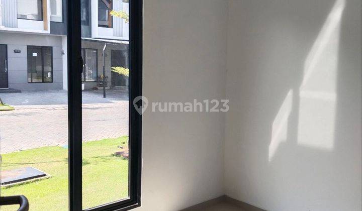  Rumah Unfurnished Baru Eastern Park , HGB - Hak Guna Bangun di Keputih Sukolilo, Keputih 2