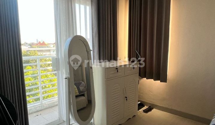 DIJUAL APARTEMEN COSMOPOLIS LANTAI 5 SEMI FURNISHED - HOOK 2