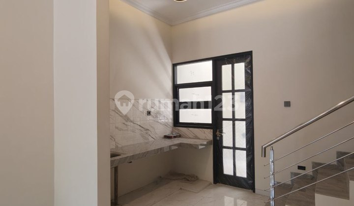 DIJUAL RUMAH MANYAR JAYA - ONE GATE SYSTEM - BARU GRESS 2