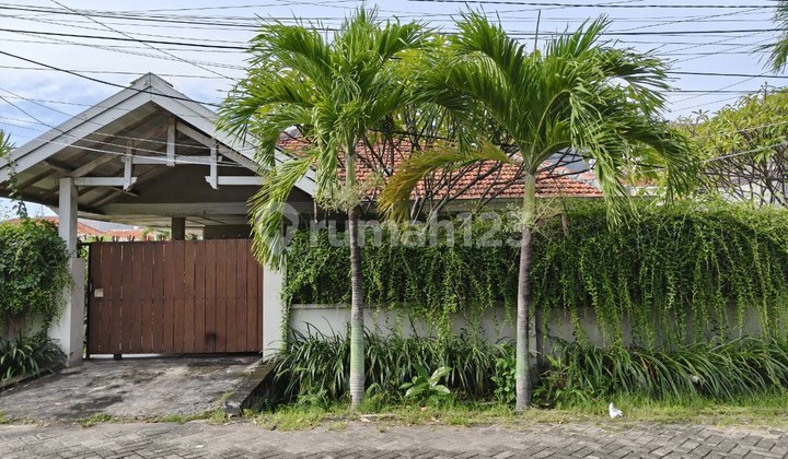 DIJUAL RUMAH + KANTOR JALAN MANYAR - HOOK - FURNISH