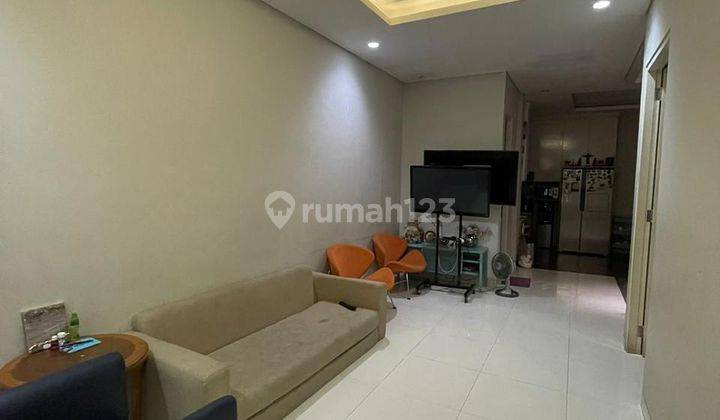 Rumah 3 Lantai Sudah Renovasi Semi Furnished SHM di Graha Raya, Tangerang Selatan 2