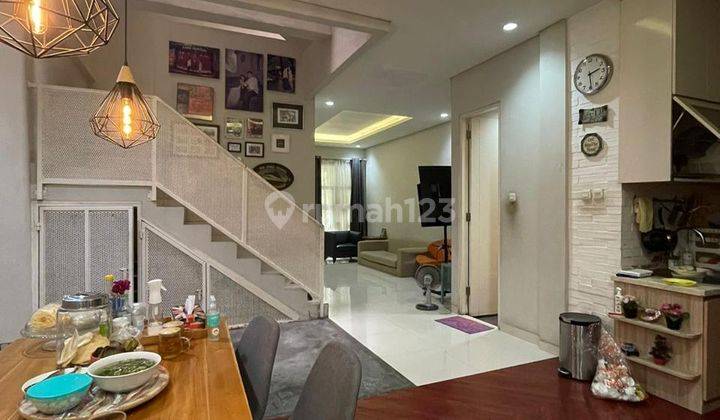 Rumah 3 Lantai Sudah Renovasi Semi Furnished SHM di Graha Raya, Tangerang Selatan 1