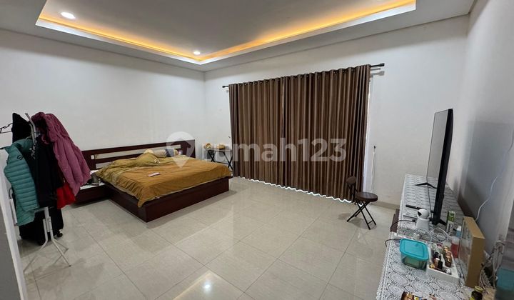 For Sale: 3-story 8x20 house in Modernland Tangerang, semi-furnished. 2