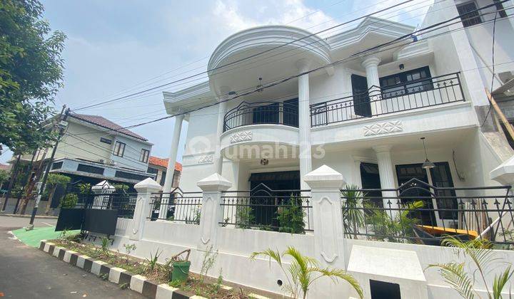 Rumah Mewah Dengan Tata Ruang Luas di Cinere 2