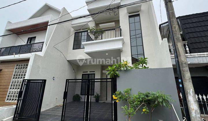 Brand New, Rumah American Style Semi Furnished di Cinere 1