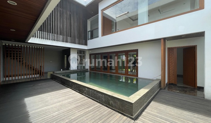Rumah Modern Tropical Mewah Dan Luas di Pondok Indah