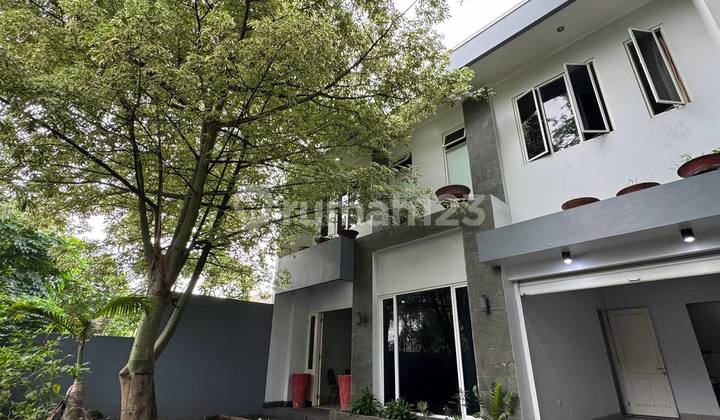 Rumah Cantik Dengan Layout Bagus Berhalaman Luas di Cinere 2