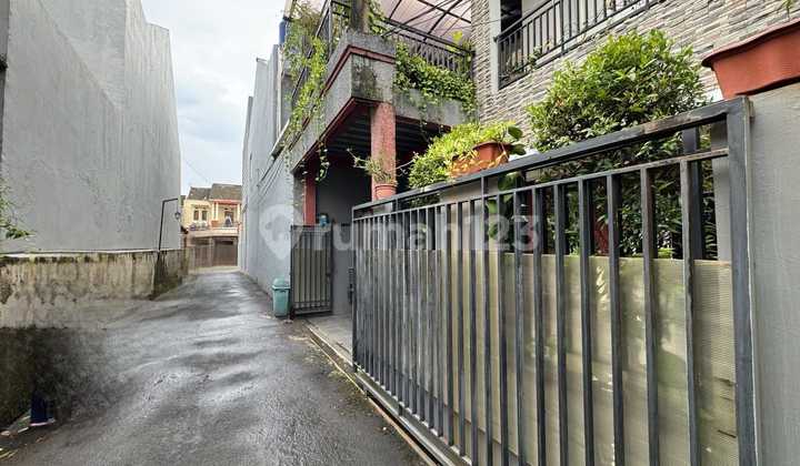 Rumah Rapih Nyaman Dan Terawat 2 Lantai di Jagakarsa 2