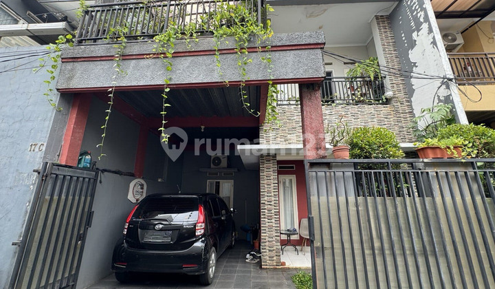 Rumah Rapih Nyaman Dan Terawat 2 Lantai di Jagakarsa