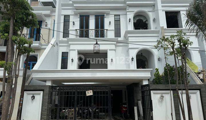 Rumah Classic Mewah Dan Luas Dengan Swimming Pool di Pondok Indah 1