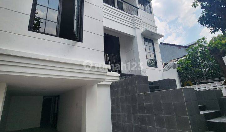 Rumah Baru 3 Lantai Dengan Desain Modern Classic di Pondok Indah 1