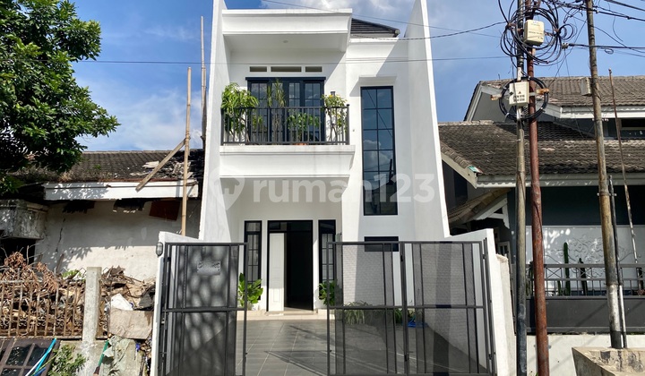 New House in Megapolitan Complex Suitable for Young Couples