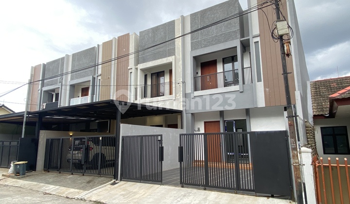 New House in Megapolitan Complex