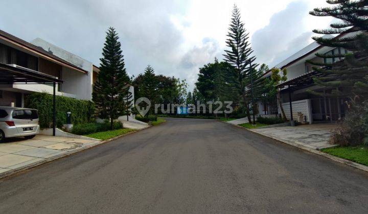 Rumah Strategis Tropical Minimalist di Naraya Bsb City 2