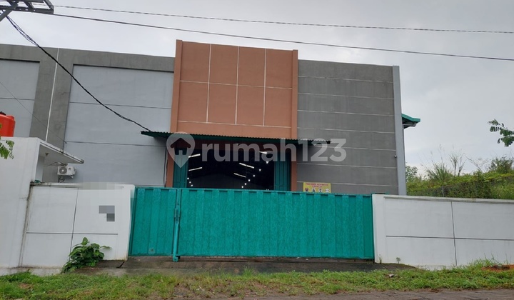 Warehouse in the Gatot Subroto Industrial Area, Gatsu. 2