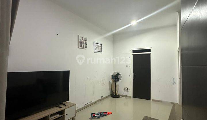 ruang keluarga rumah minimalis siap huni di